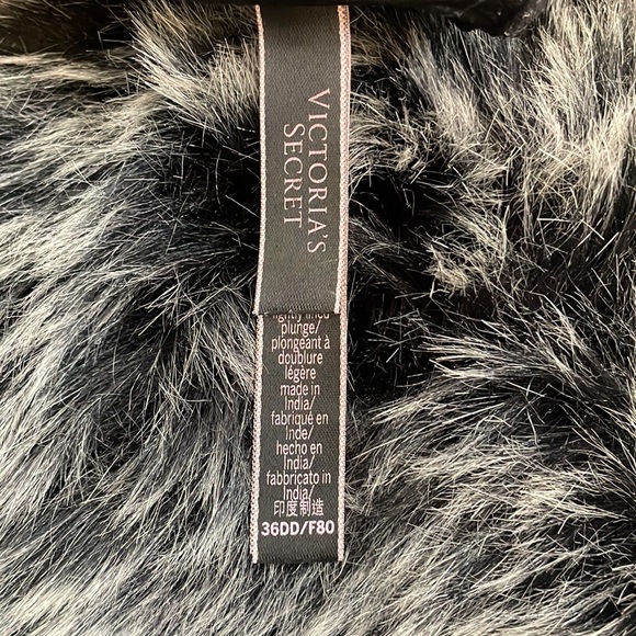 Victoria’s Secret Body by Victoria Lightly Lined Plunge Bra 36DD 36E - Picture 5 of 5